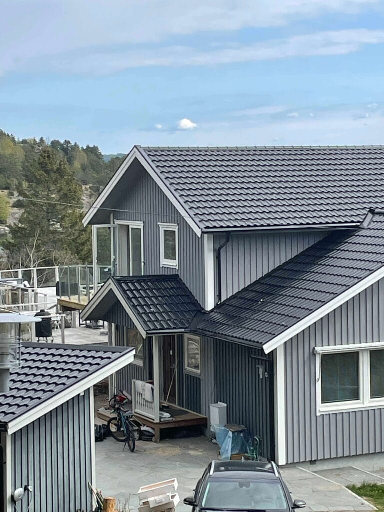 Färdigt grått tak på huse